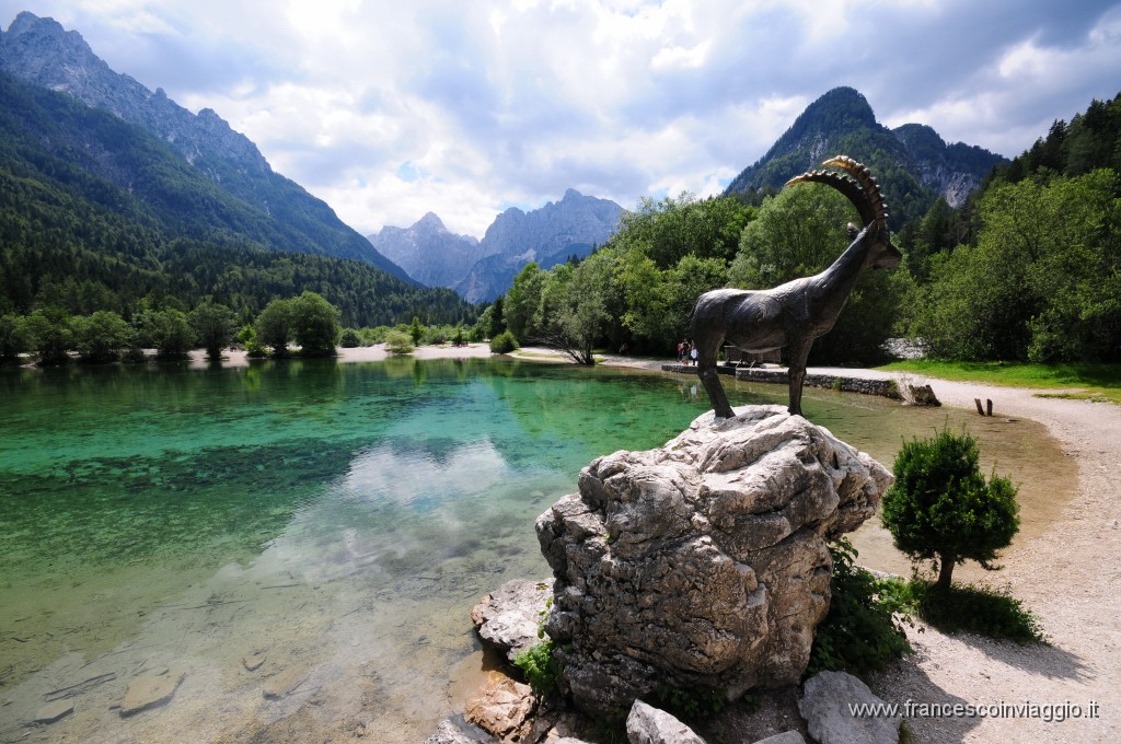 Lago Jasna e la statua del vecchio Zlatorog 2011.07.29_5.JPG